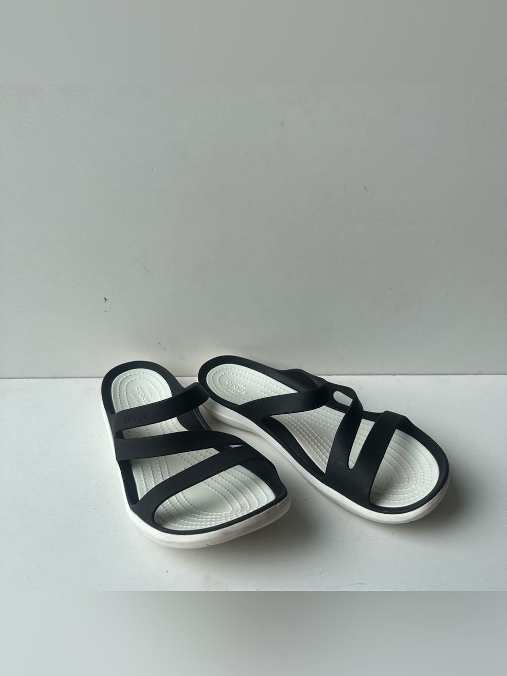Crocs Women’s Tulum Strappy Slide Sandals Black White Comfort Shoes Size W8